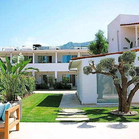 Hotel Lavinya Maison