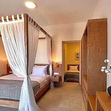 Hotel Lavinya Maison